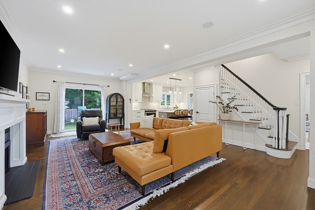 1343 Quincy Shore Dr, Quincy MA 02169