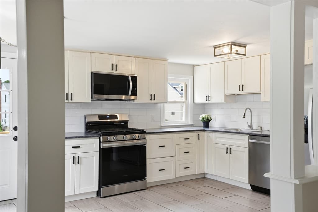 25 Julia Road, Weymouth MA 02191 photo 9