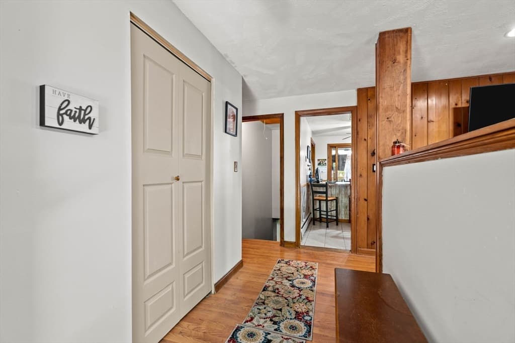 25 Beacon St, Amesbury MA 01913 photo 3