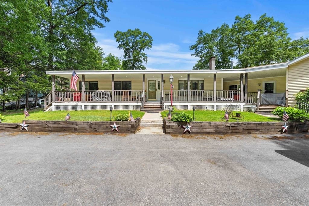 25 Beacon St, Amesbury MA 01913