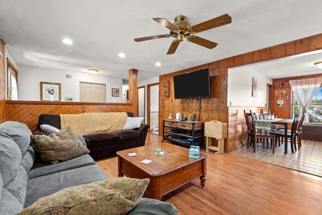 25 Beacon St, Amesbury MA 01913 photo 5
