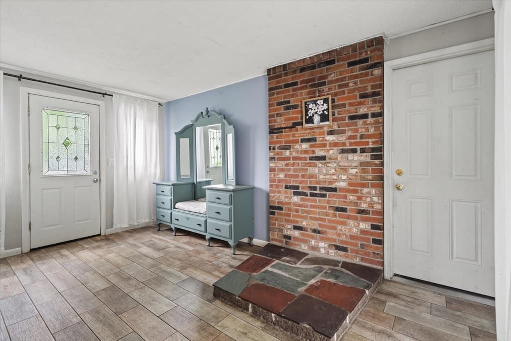 24 Helena St, Ludlow MA 01056 photo 5