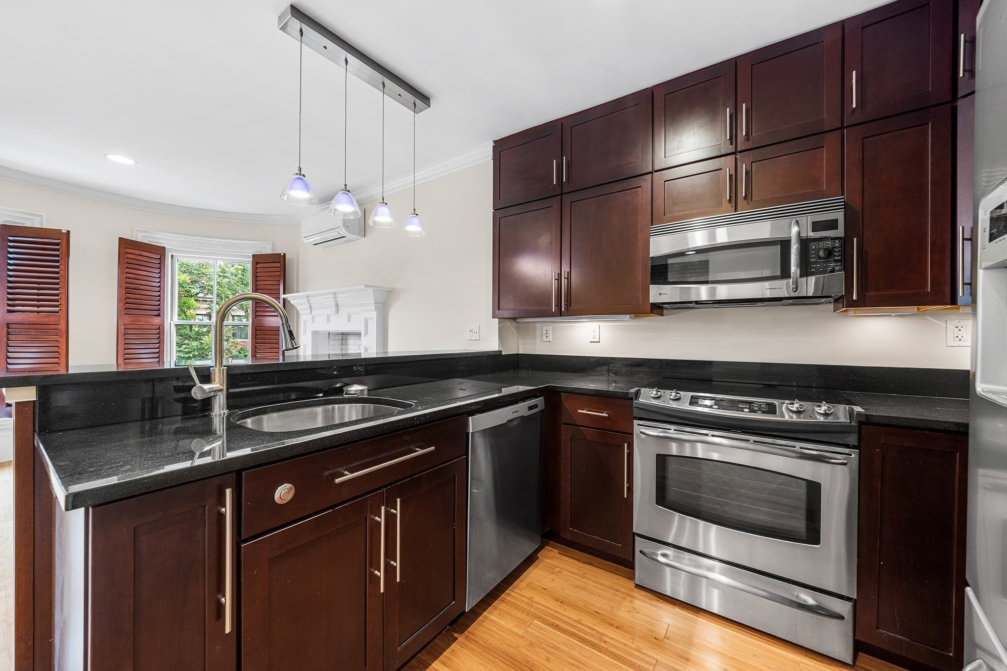 Condominium at 32 Rutland Sq # 3, Boston MA 02118, photo 3 of 30