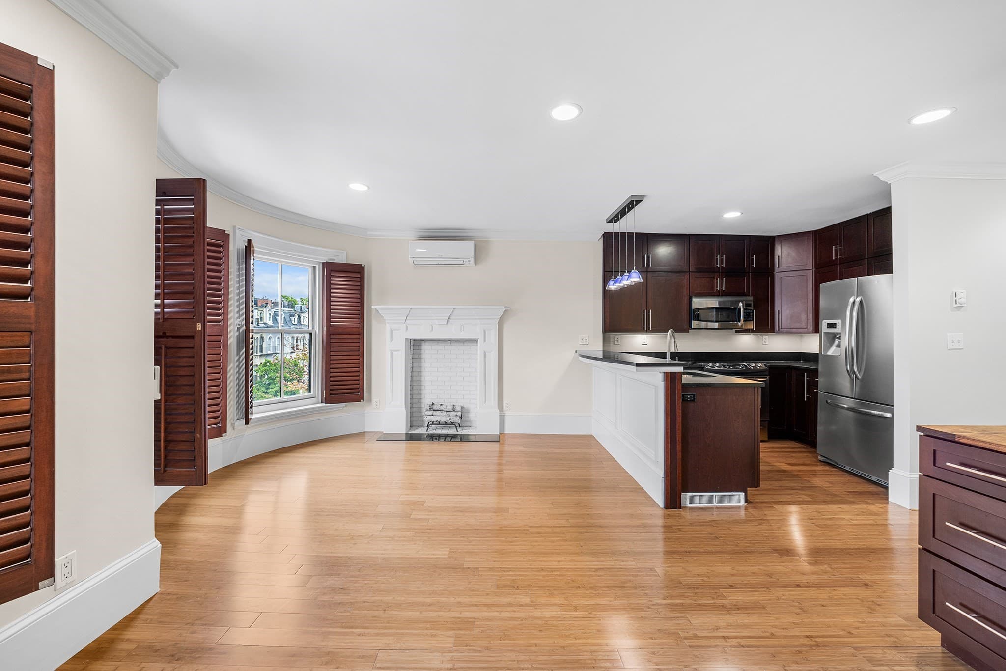 Condominium at 32 Rutland Sq # 3, Boston MA 02118, photo 4 of 30