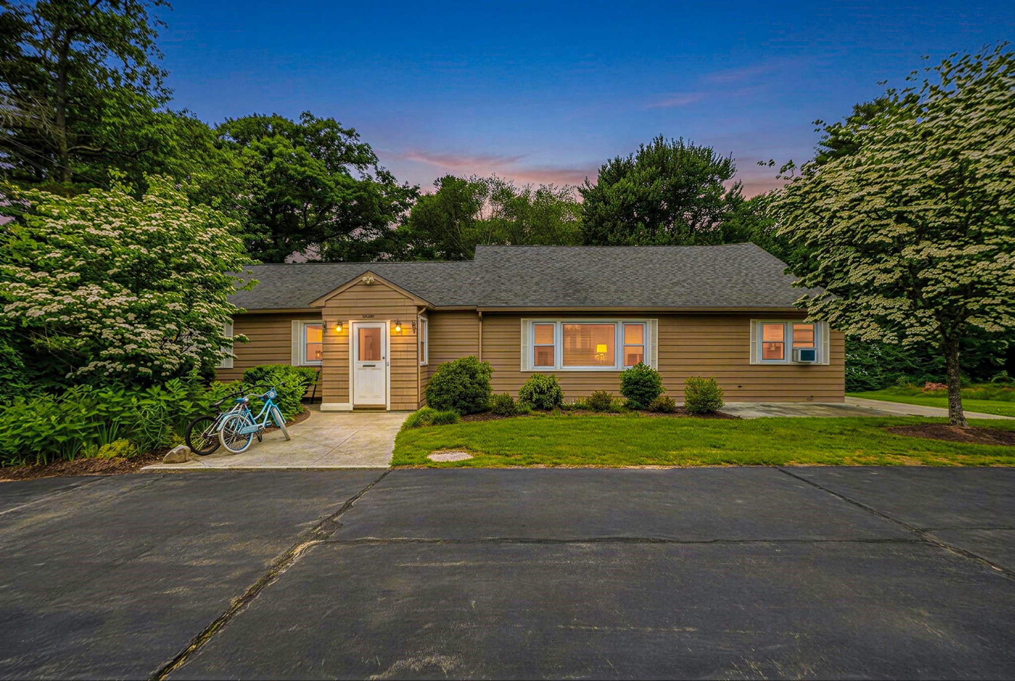 90 Glenview St, Upton MA 01568
