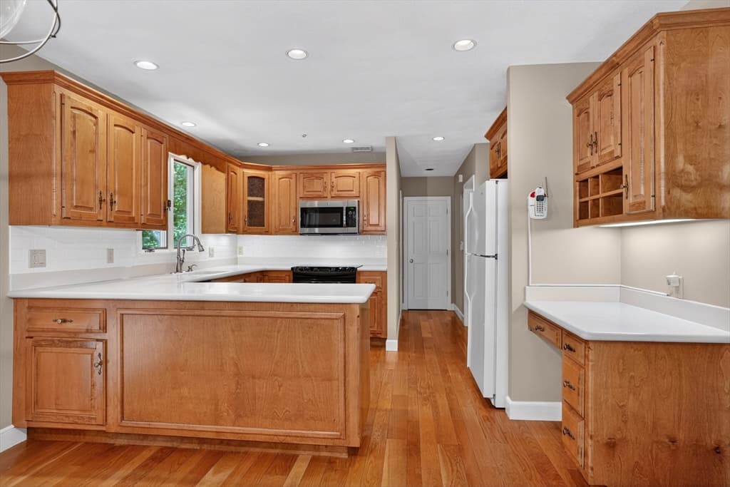 Single Family Residence at 17 Maplewood  Road, Medfield MA 02052, Medfield, photo 6 of 41
