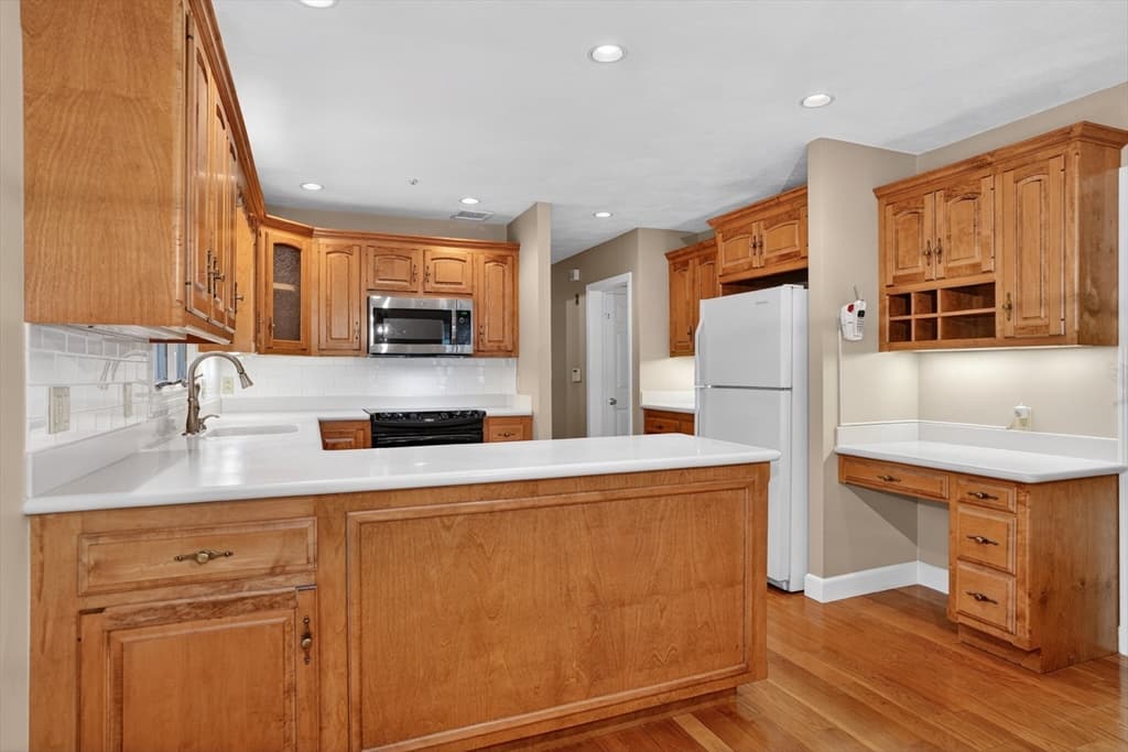Single Family Residence at 17 Maplewood  Road, Medfield MA 02052, Medfield, photo 4 of 41