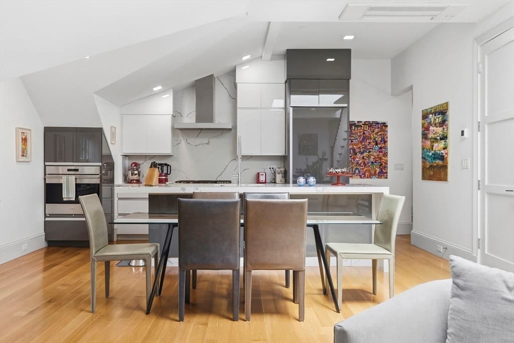 Condominium at 1762 Beacon Street # 4, Brookline MA 02445, photo 6 of 28