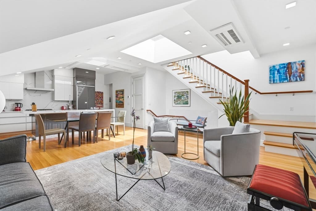 1762 Beacon Street # 4, Brookline MA 02445