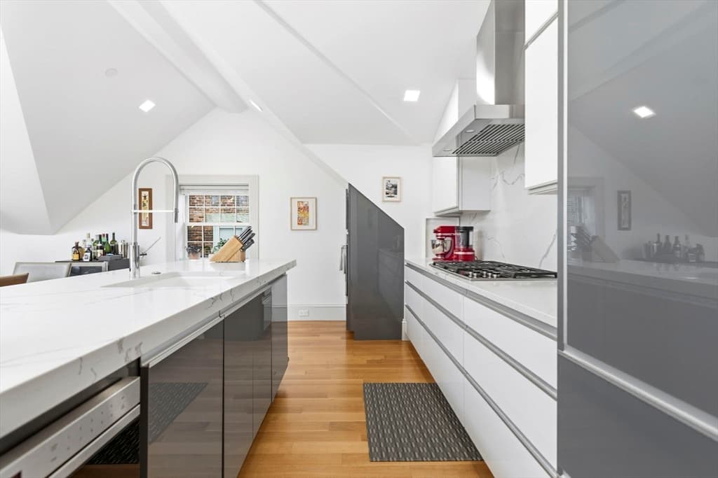 Condominium at 1762 Beacon Street # 4, Brookline MA 02445, photo 9 of 28
