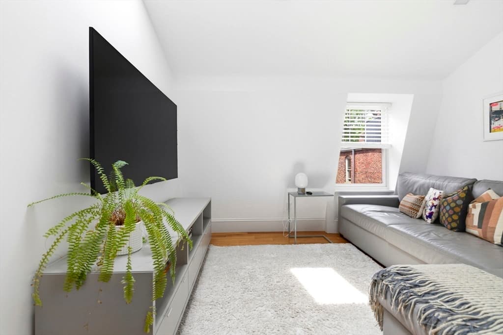 Condominium at 1762 Beacon Street # 4, Brookline MA 02445, photo 18 of 28