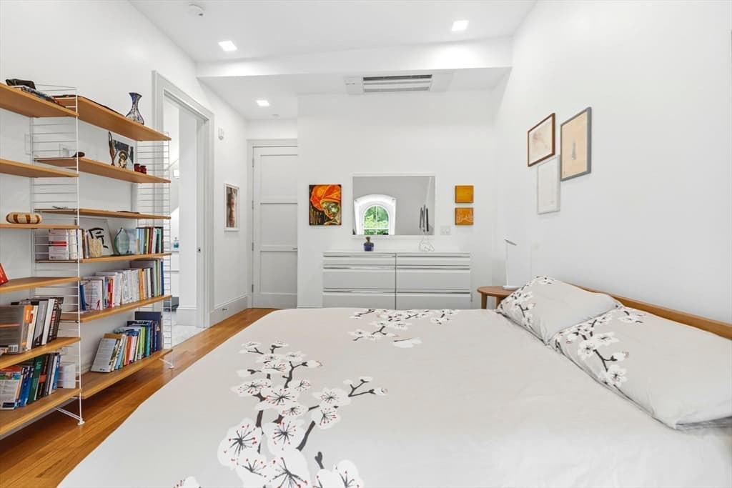 Condominium at 1762 Beacon Street # 4, Brookline MA 02445, photo 11 of 28