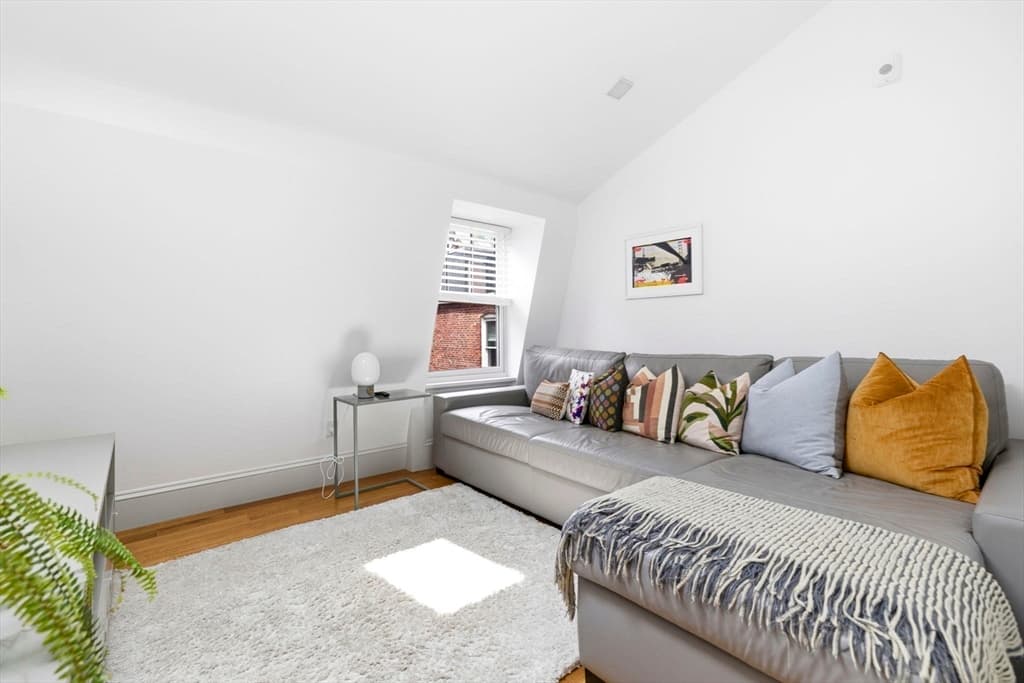 Condominium at 1762 Beacon Street # 4, Brookline MA 02445, photo 19 of 28