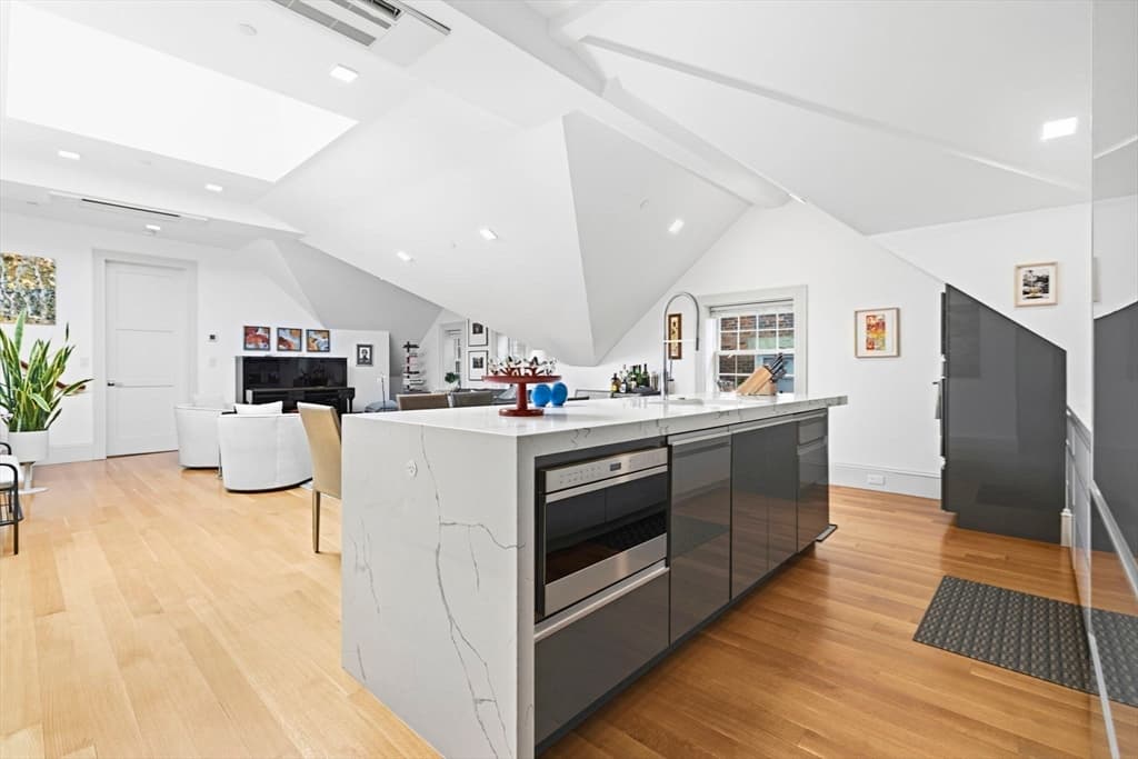 Condominium at 1762 Beacon Street # 4, Brookline MA 02445, photo 8 of 28