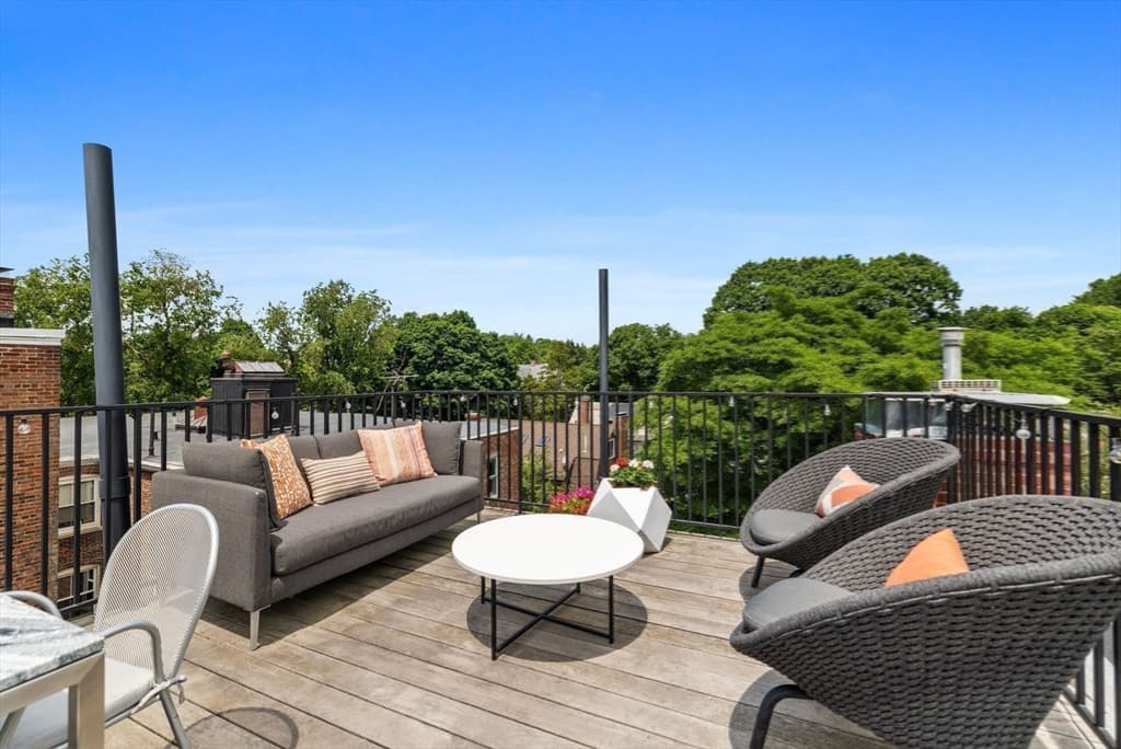 Condominium at 1762 Beacon Street # 4, Brookline MA 02445, photo 25 of 28