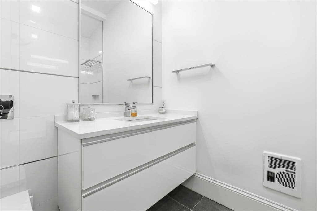 Condominium at 1762 Beacon Street # 4, Brookline MA 02445, photo 21 of 28