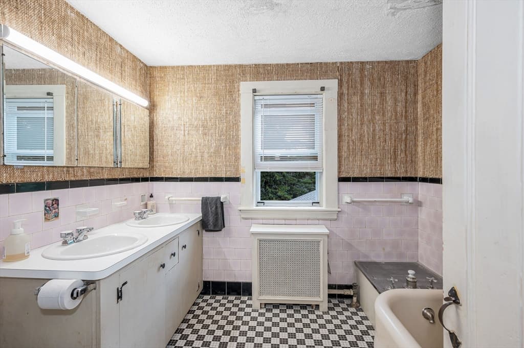 39 Holman Rd, Newton MA 02466 photo 29
