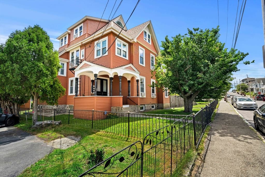 52 Mount Washington St, Lowell MA 01854