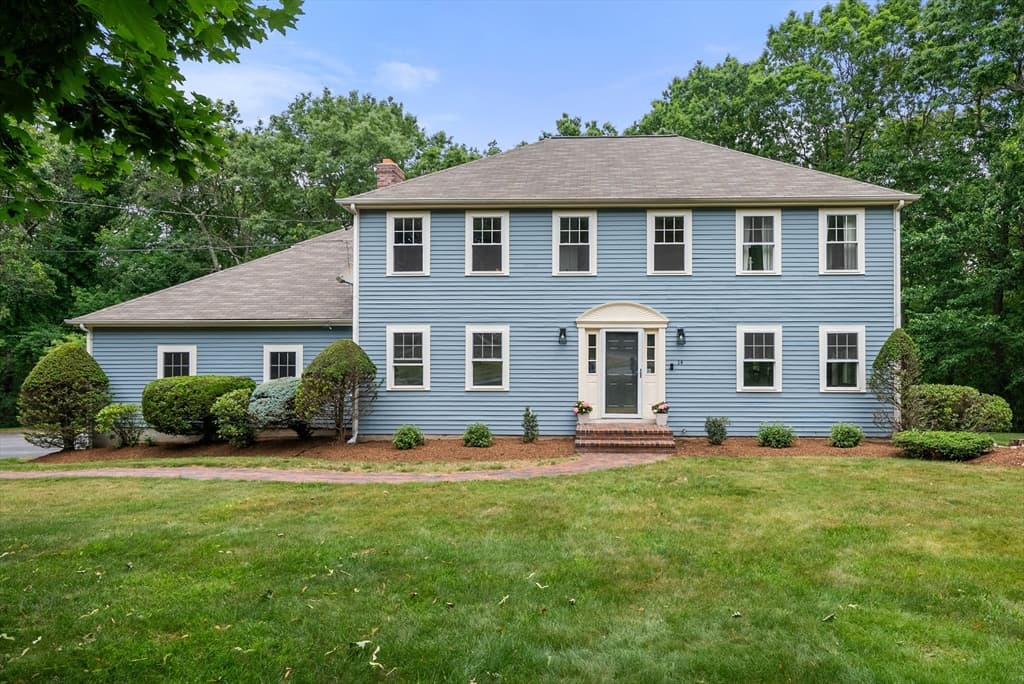 14 Harnden Road, Foxboro MA 02035
