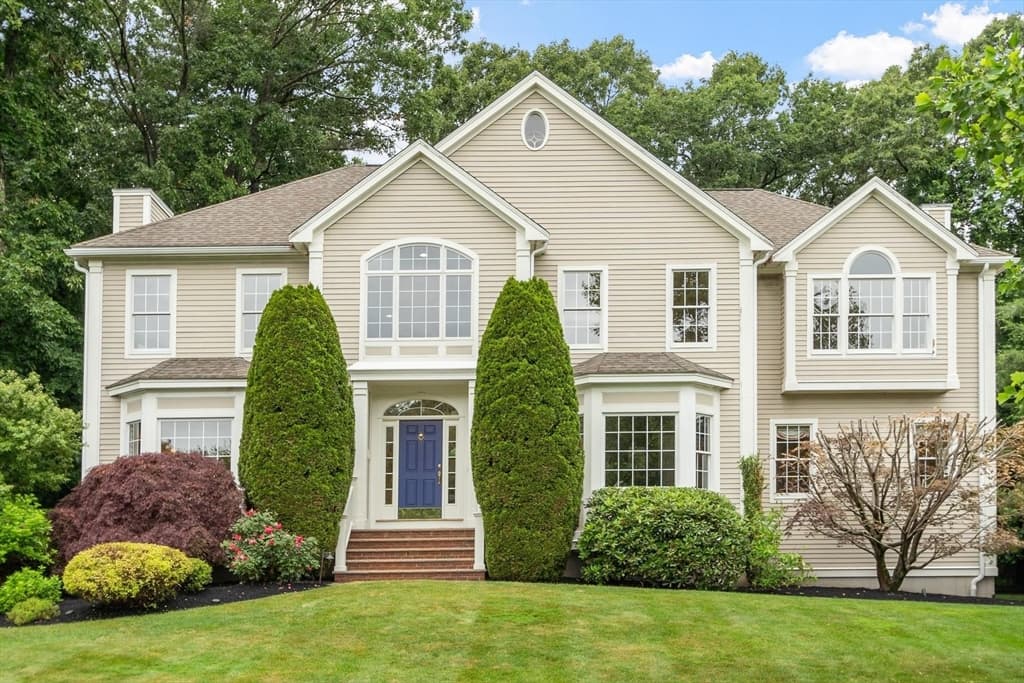 33 Nutmeg Ln, North Andover MA 01845