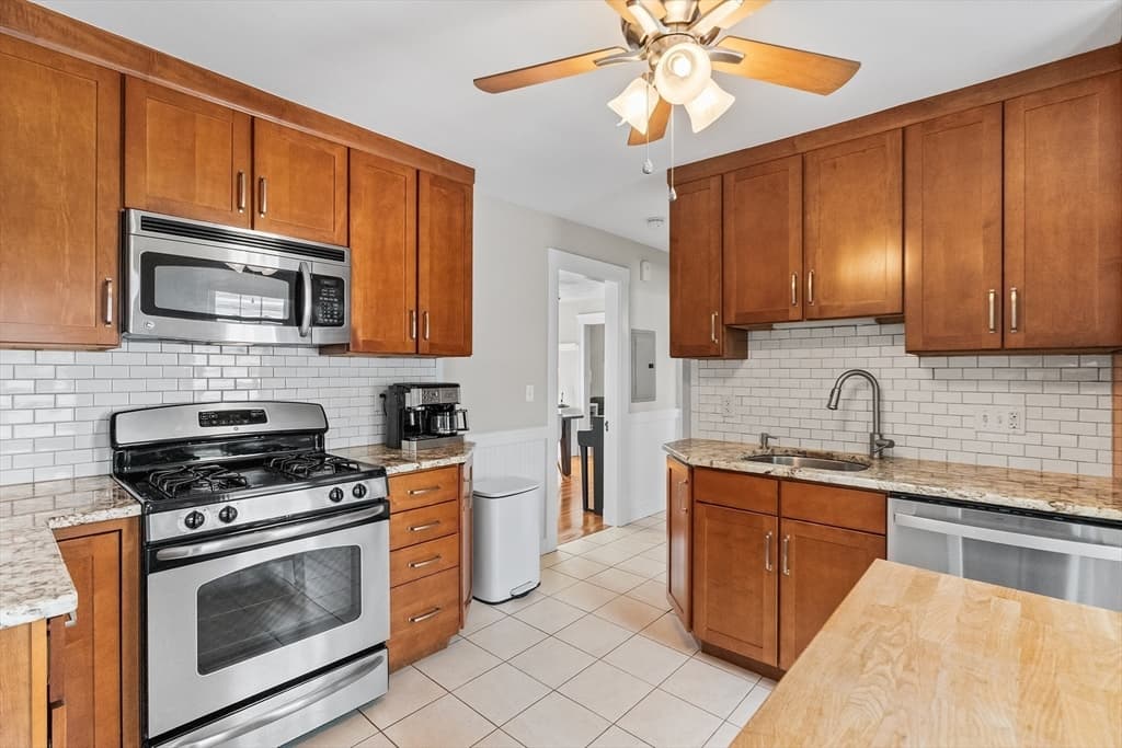 Condominium at 328 Beech St # 2, Boston MA 02131, Boston, photo 18 of 35