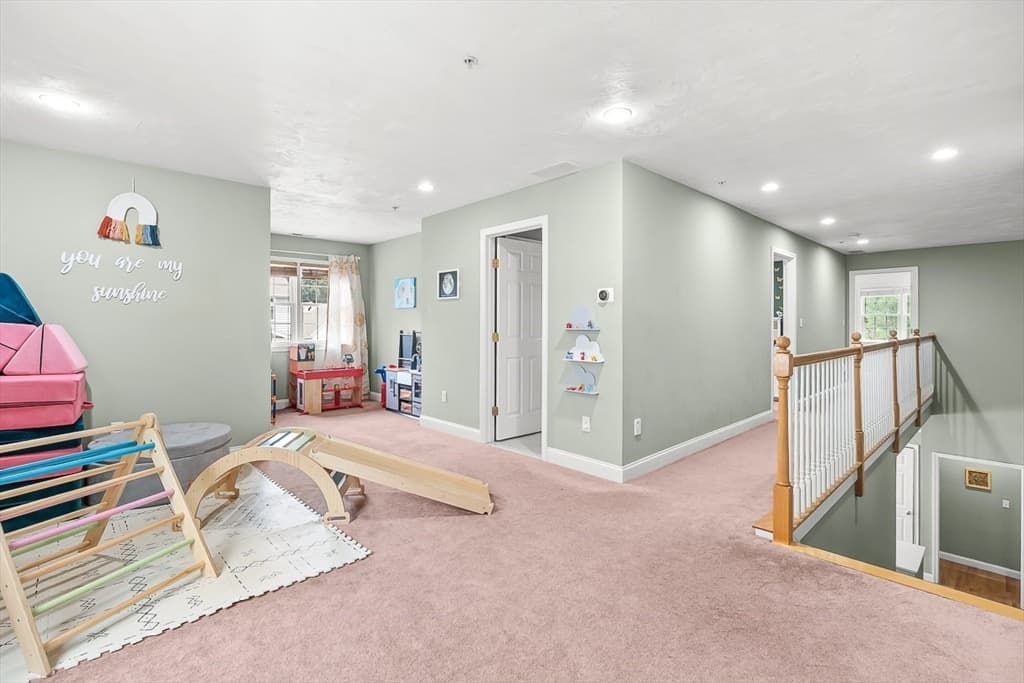 Condominium at 17 Hepatica Drive # 17, North Andover MA 01845, photo 22 of 42