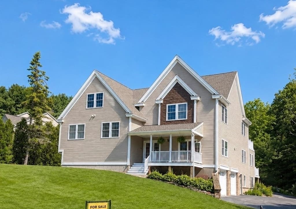 195 Lower Gore Dr, Webster MA 01570