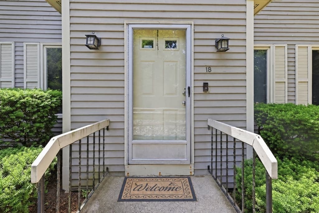 18 Copperwood Dr # 18, Stoughton MA 02072 photo 3
