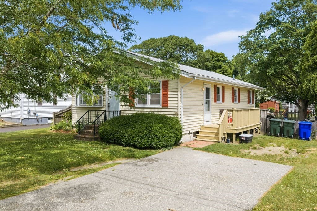 Single Family Residence at 117 Fales Rd, Bristol RI 02809, Bristol, photo 6 of 42