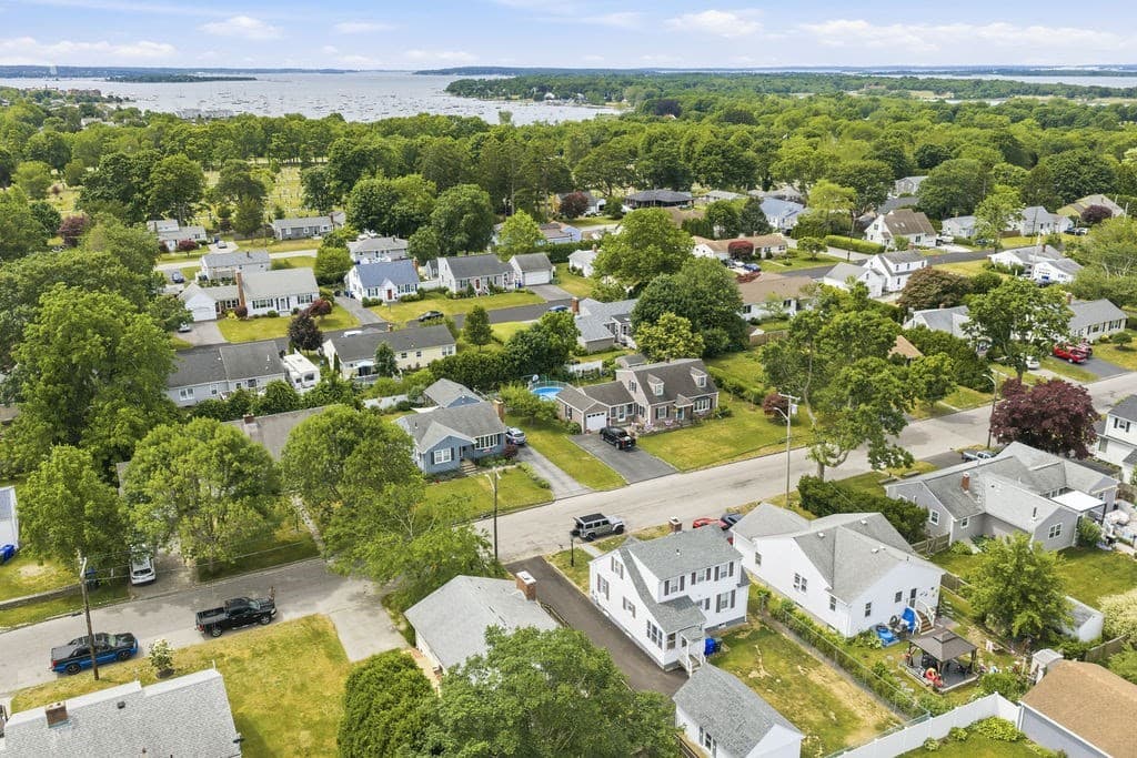 Single Family Residence at 117 Fales Rd, Bristol RI 02809, Bristol, photo 7 of 42