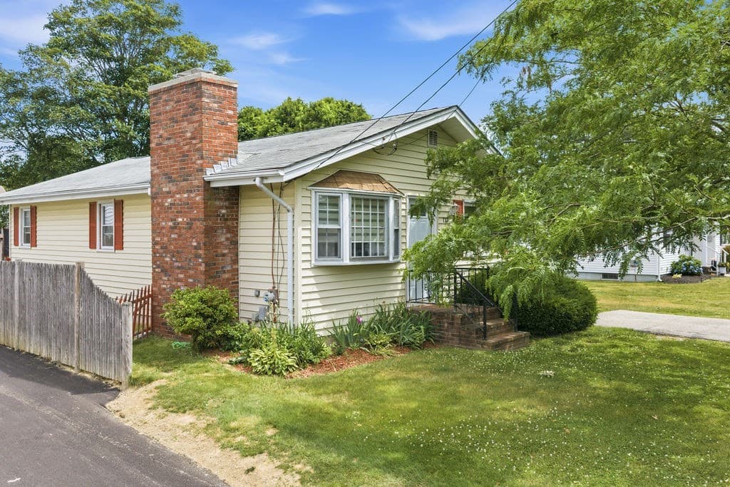 117 Fales Rd, Bristol RI 02809