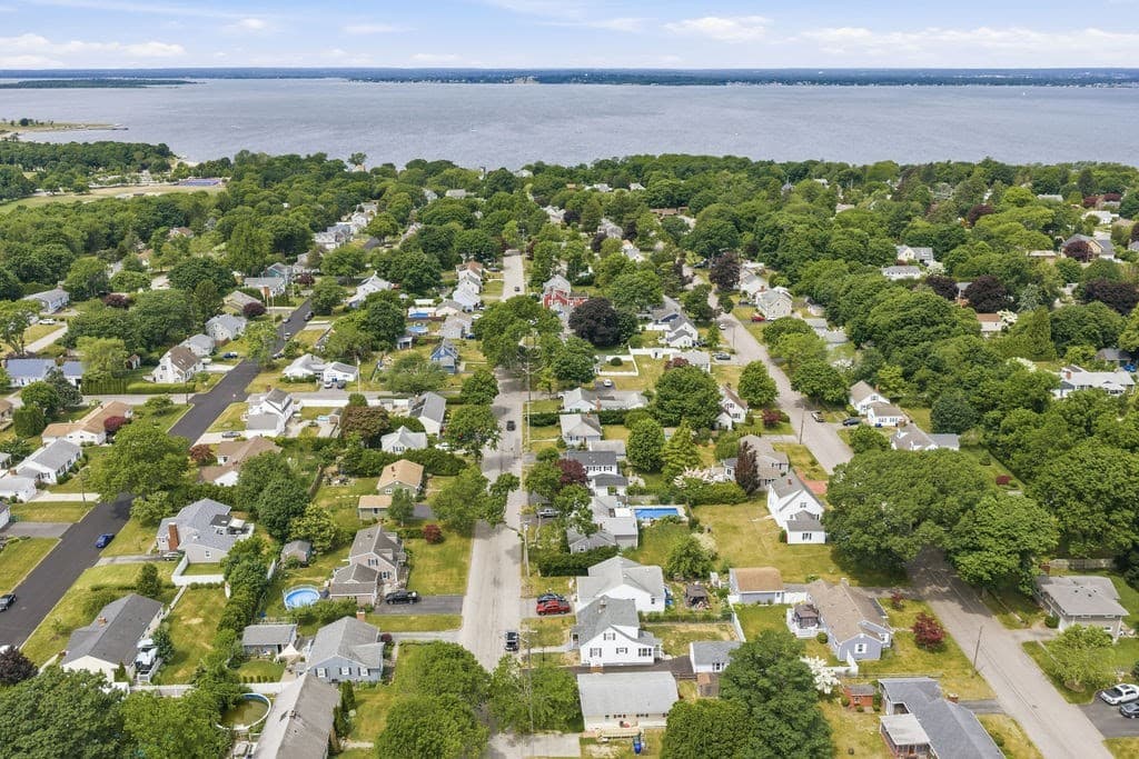Single Family Residence at 117 Fales Rd, Bristol RI 02809, Bristol, photo 9 of 42