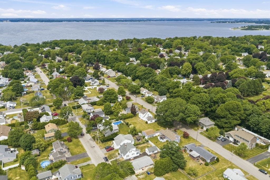 Single Family Residence at 117 Fales Rd, Bristol RI 02809, Bristol, photo 10 of 42
