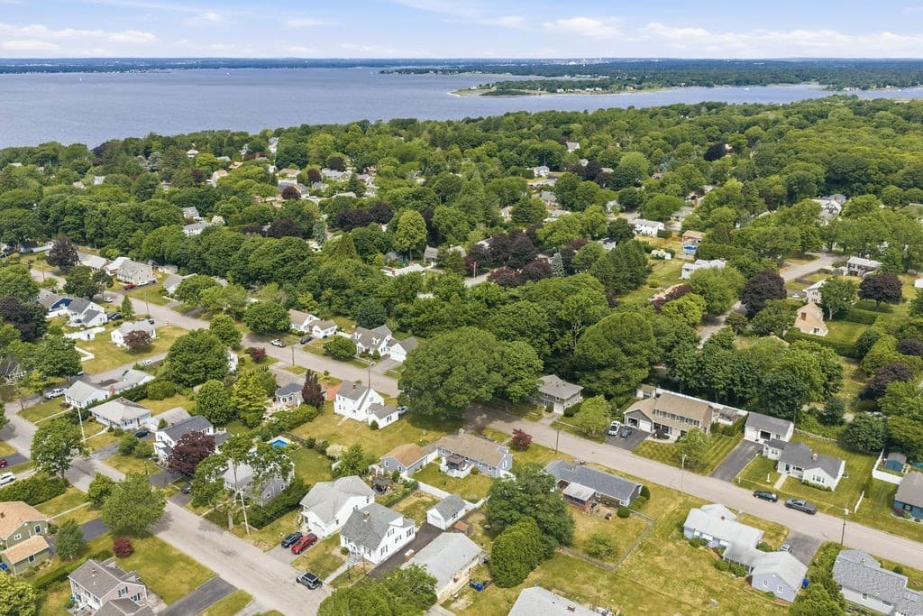 Single Family Residence at 117 Fales Rd, Bristol RI 02809, Bristol, photo 11 of 42