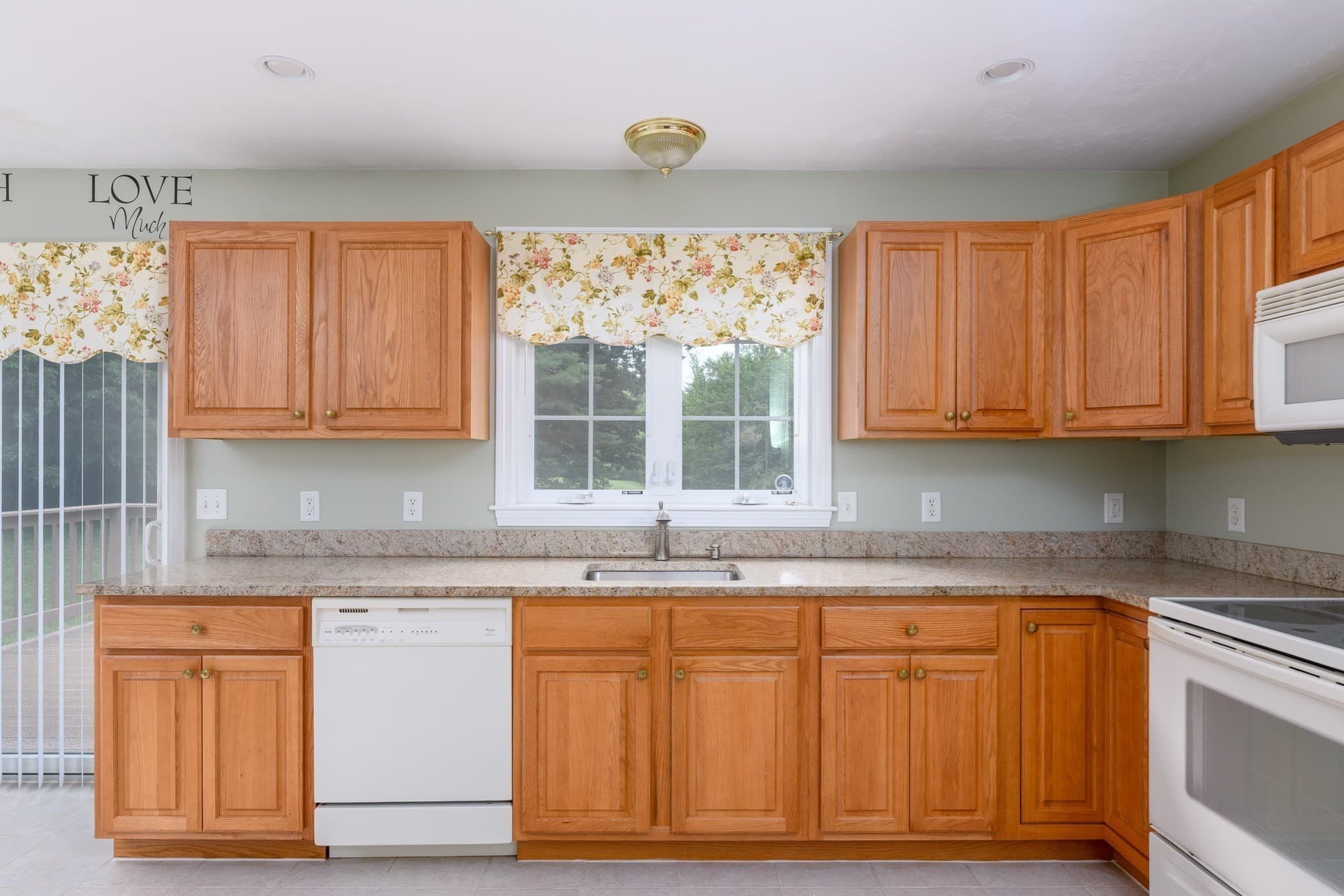 Condominium at 12 Autumn Woods Dr # 12, Rutland MA 01543, Rutland, photo 3 of 19