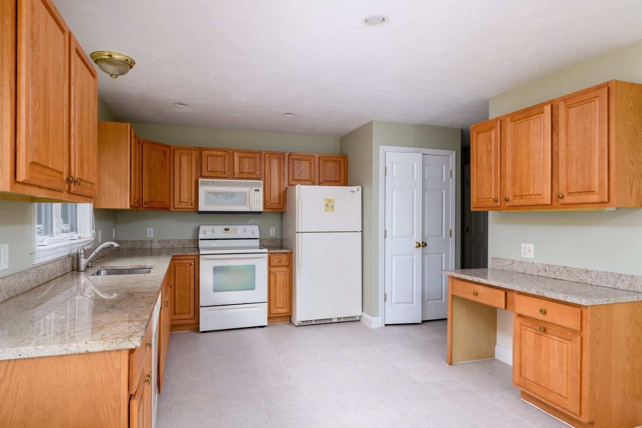Condominium at 12 Autumn Woods Dr # 12, Rutland MA 01543, Rutland, photo 5 of 19