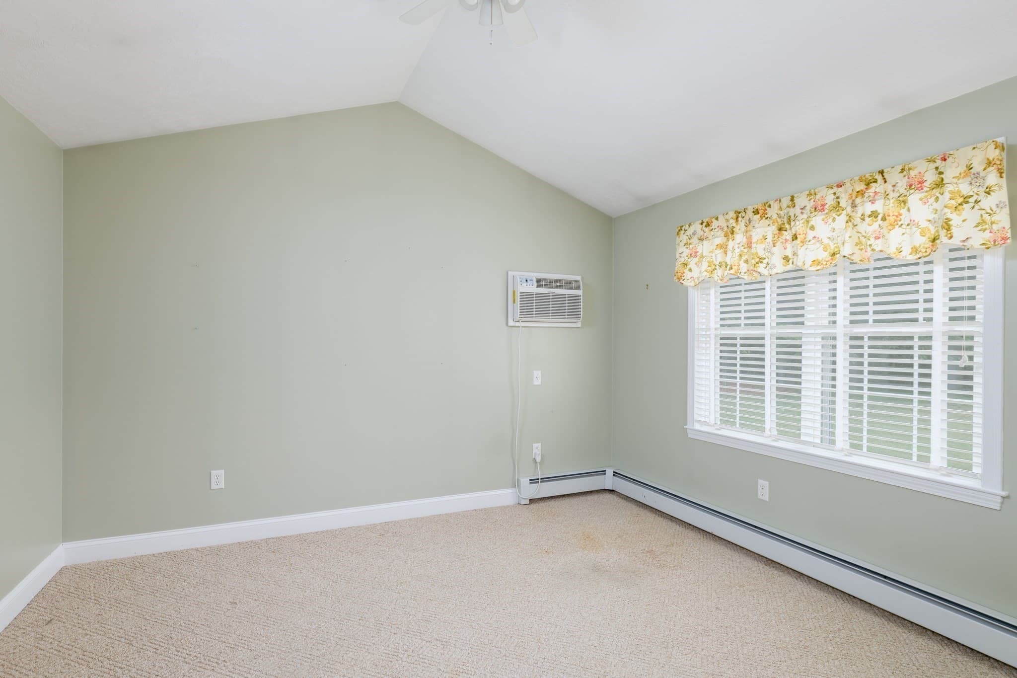 Condominium at 12 Autumn Woods Dr # 12, Rutland MA 01543, Rutland, photo 10 of 19