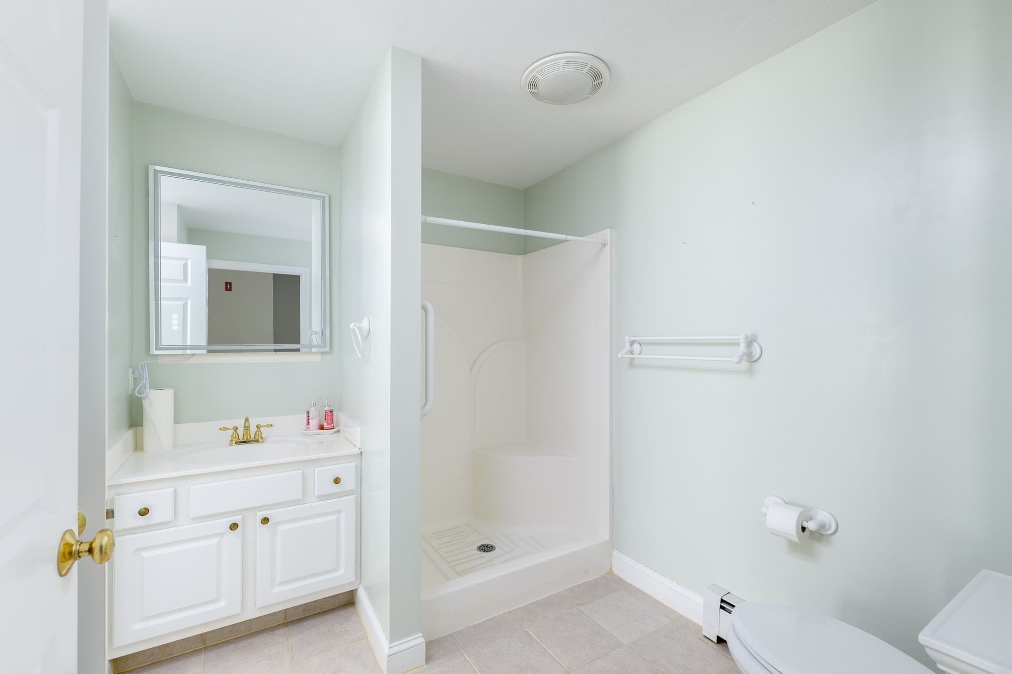 Condominium at 12 Autumn Woods Dr # 12, Rutland MA 01543, Rutland, photo 11 of 19