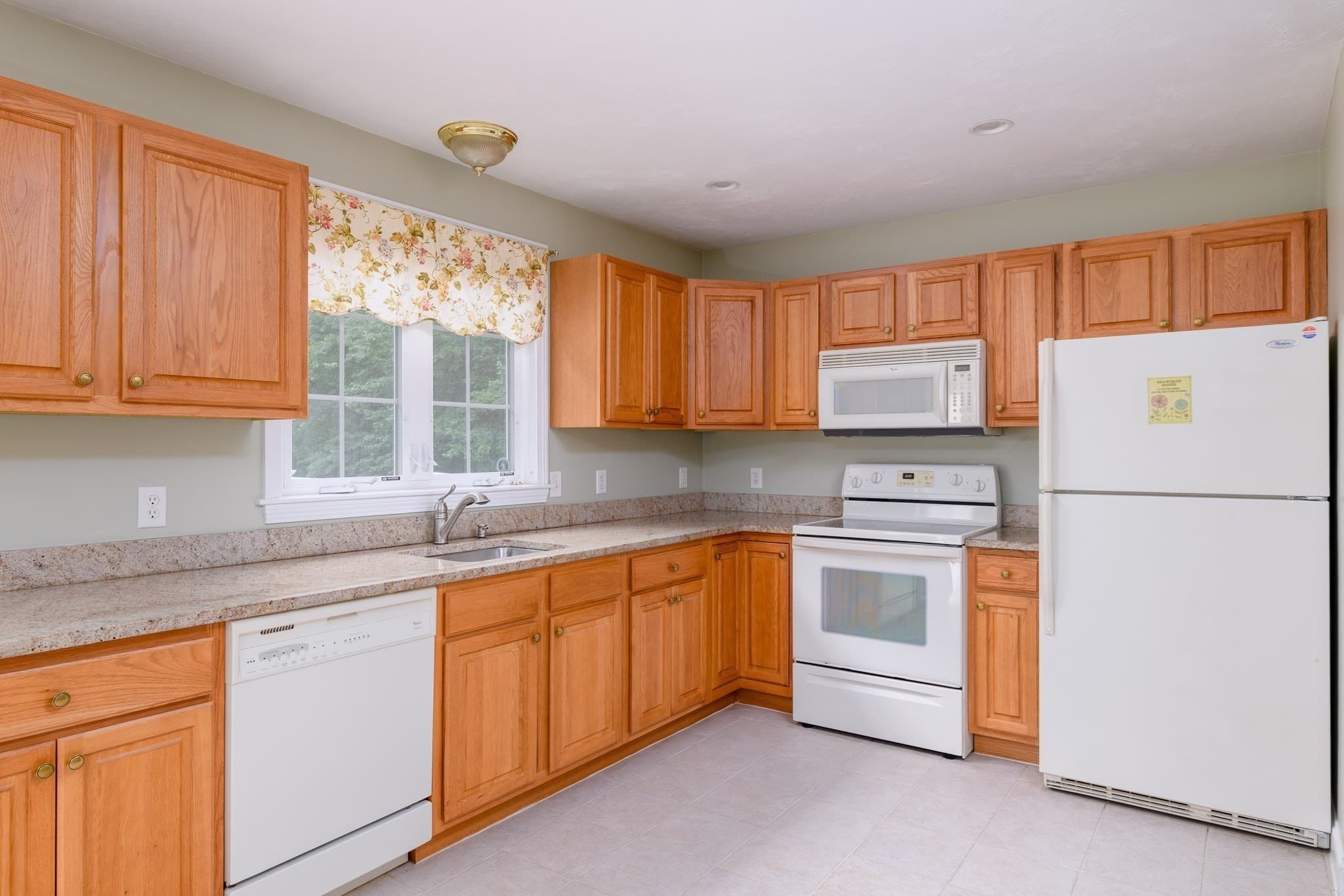 Condominium at 12 Autumn Woods Dr # 12, Rutland MA 01543, Rutland, photo 4 of 19