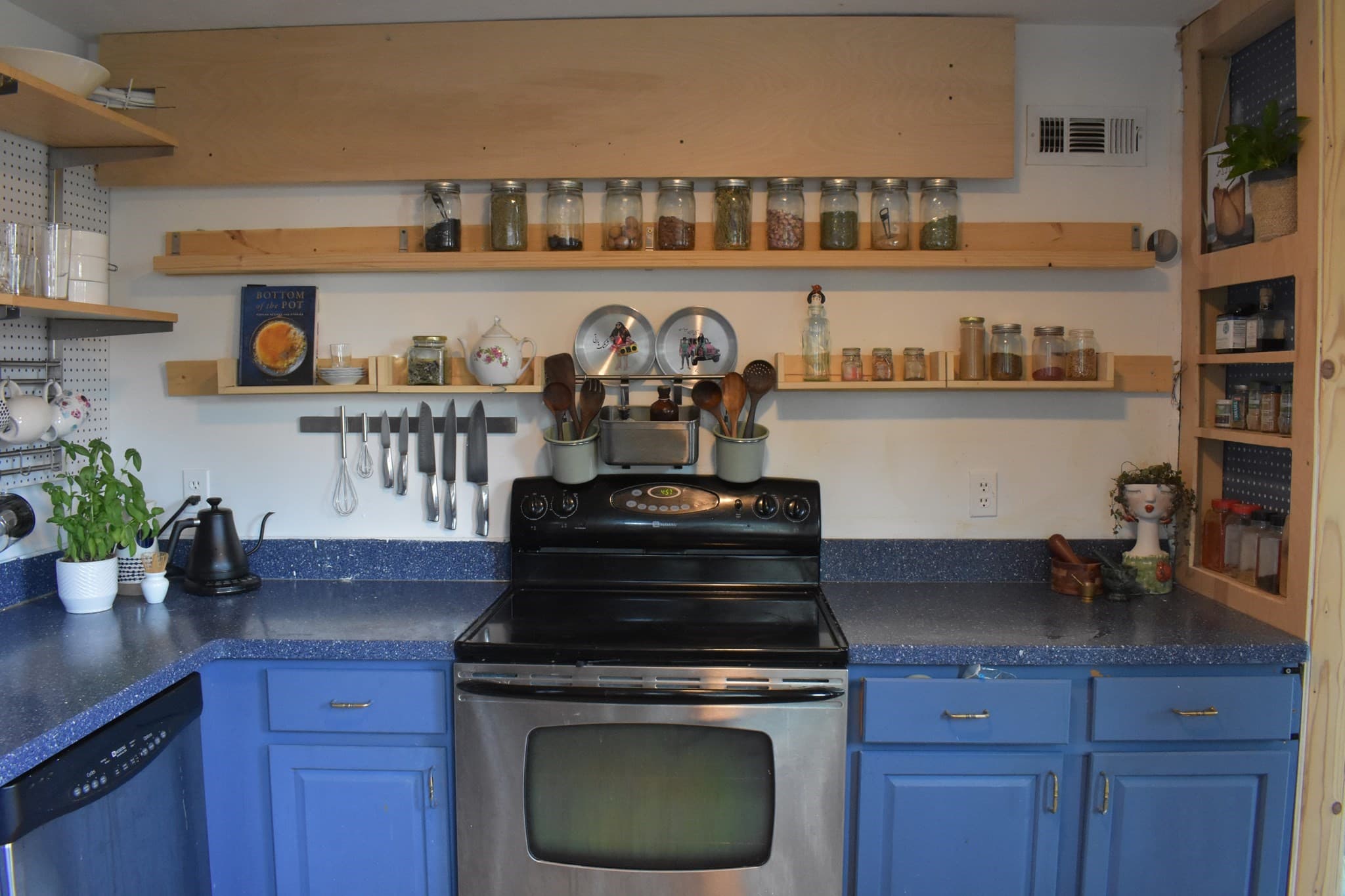 Condominium at 210 Centre St # 14, Quincy MA 02169, photo 3 of 12