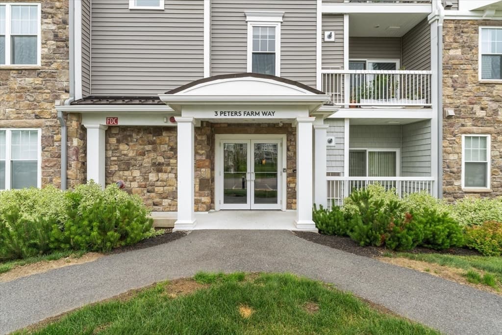 3202 Peters Farm Way # 202, Westborough MA 01581 photo 2