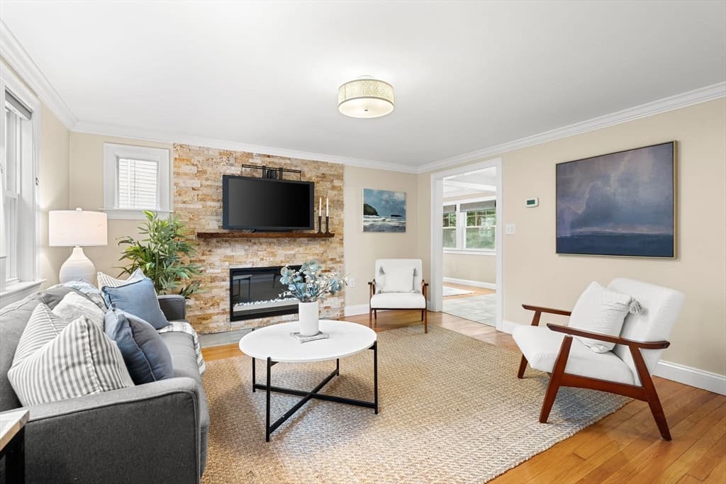Single Family Residence at 19 Cunningham Cir, Waltham MA 02453, Waltham, photo 6 of 41