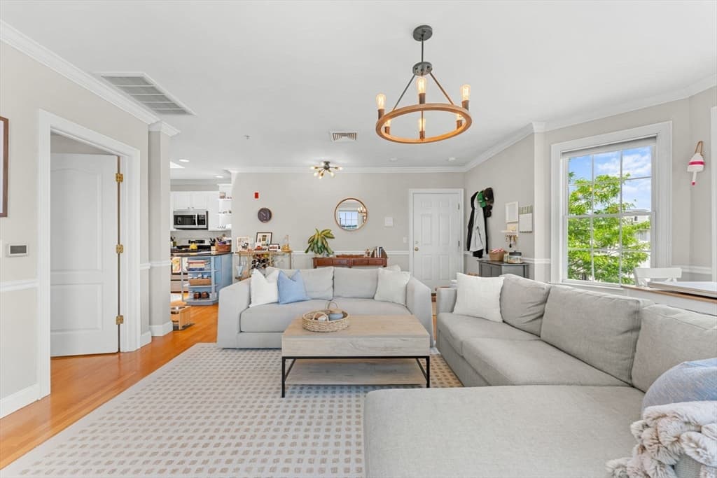 Condominium at 605 E Broadway # 301, Boston MA 02127, Boston, photo 3 of 31