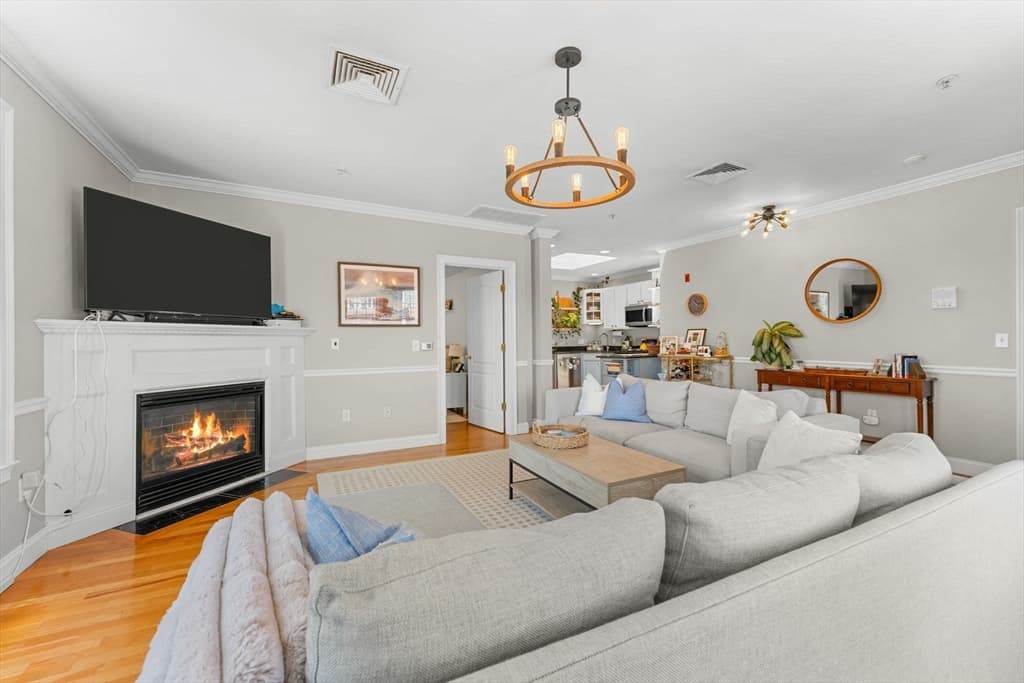 605 E Broadway # 301, Boston MA 02127