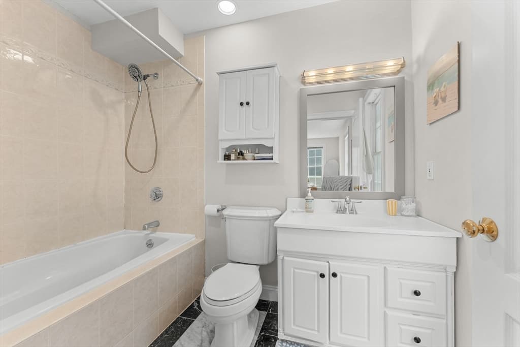 Condominium at 605 E Broadway # 301, Boston MA 02127, Boston, photo 18 of 31
