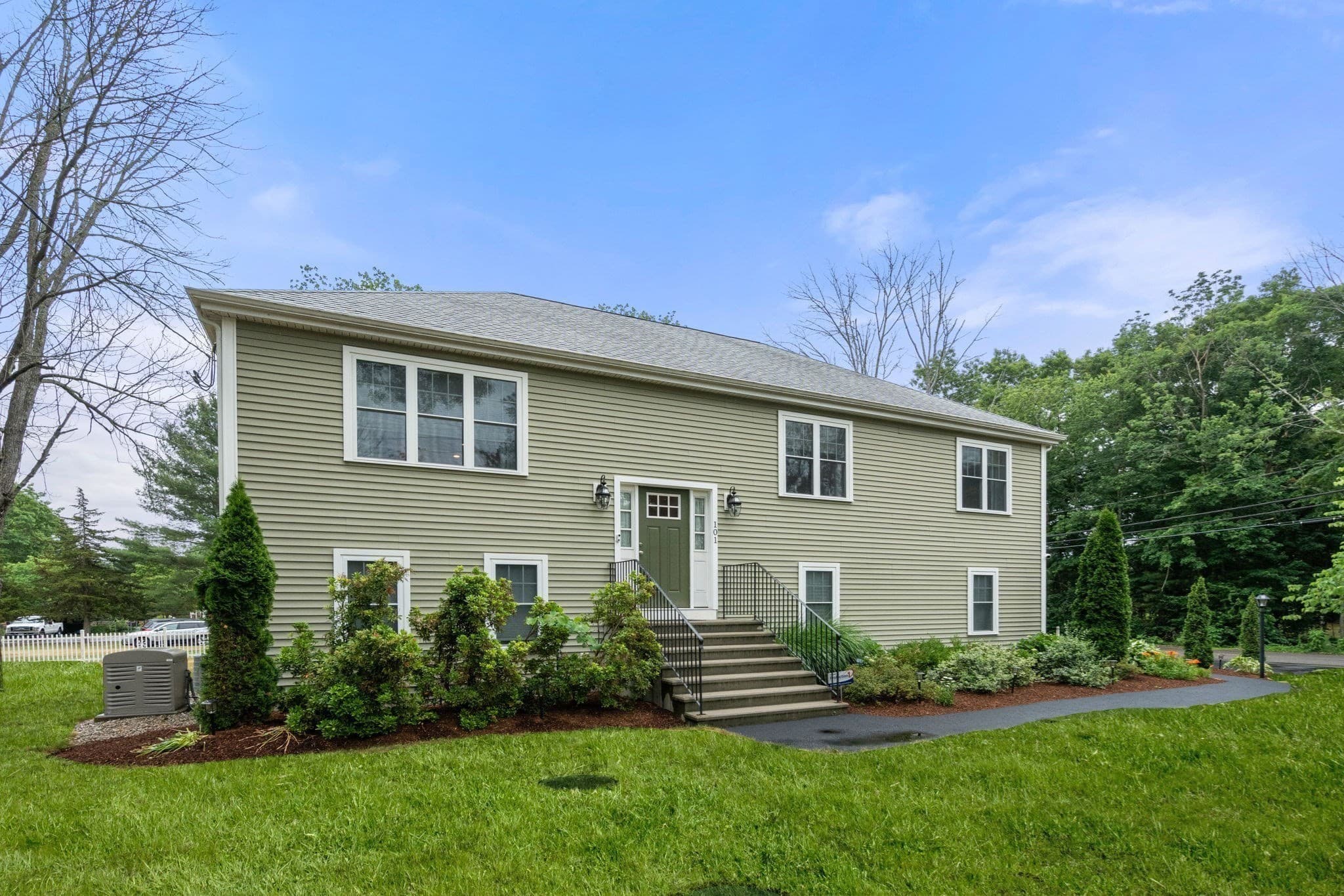 Single Family Residence at 101 Prospect Hill St, Taunton MA 02780, photo 2 of 34