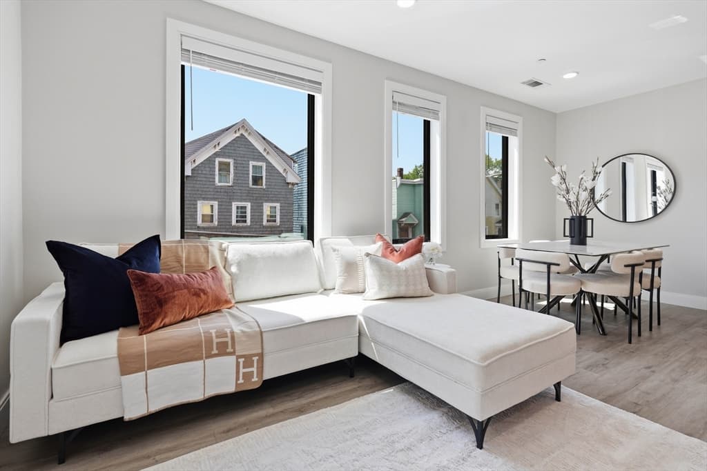 Condominium at 656 Saratoga # 311, Boston MA 02128, photo 7 of 15
