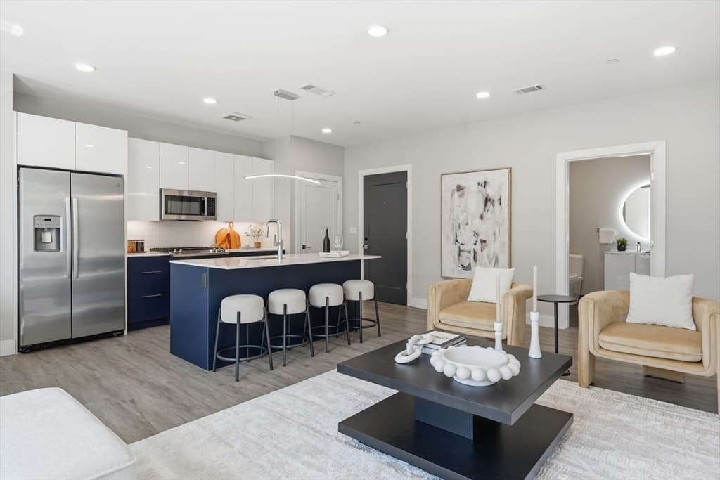 656 Saratoga # 311, Boston MA 02128