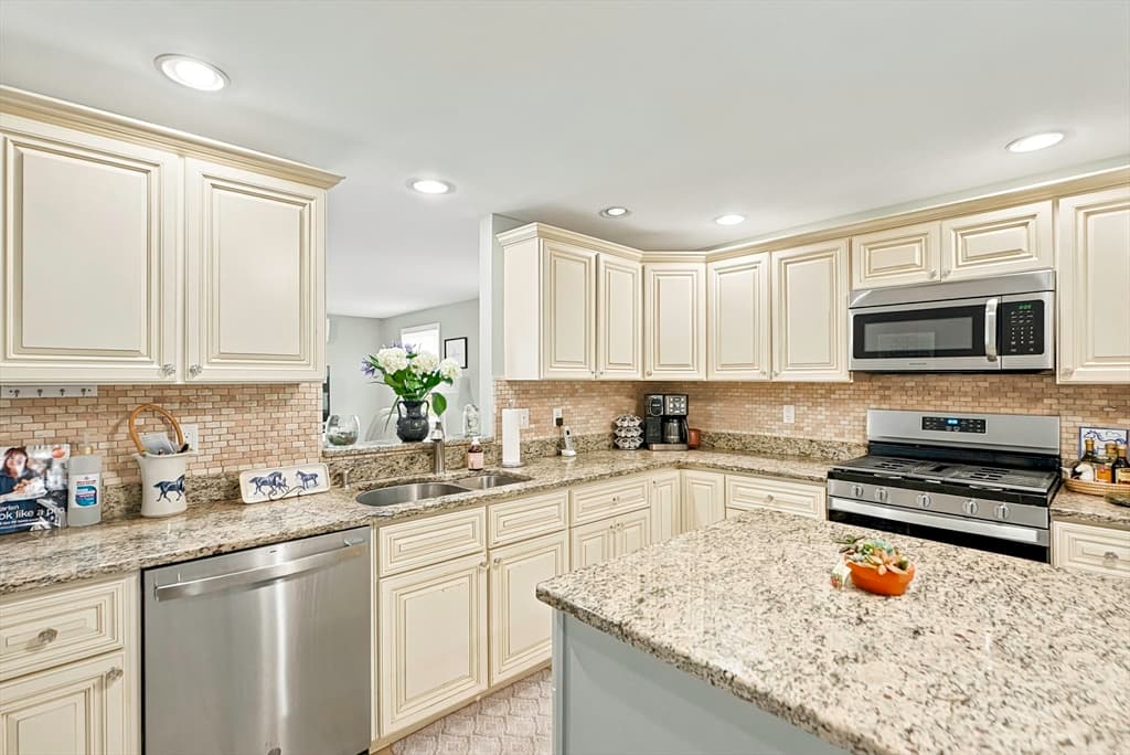 58 Wedgewood Dr, Holliston MA 01746 photo 25