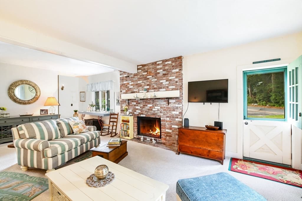 Single Family Residence at 4 Evergreen Hill Rd, Bourne MA 02532, photo 6 of 27